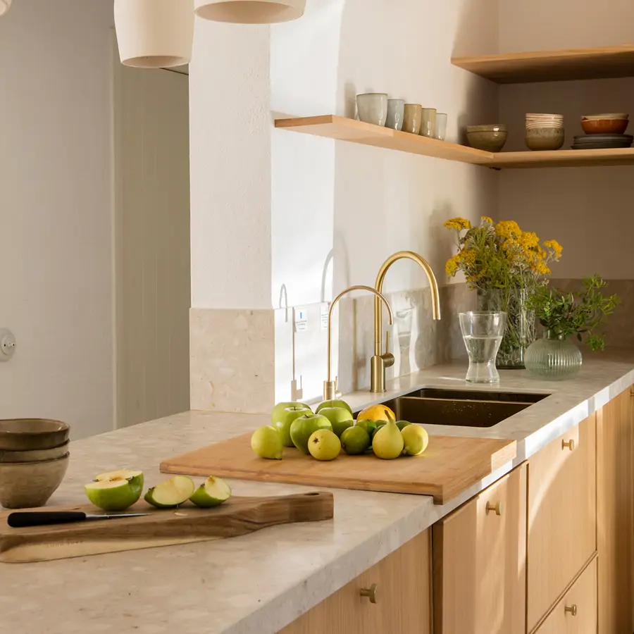 Una encimera de cocina pensada con los muebles
