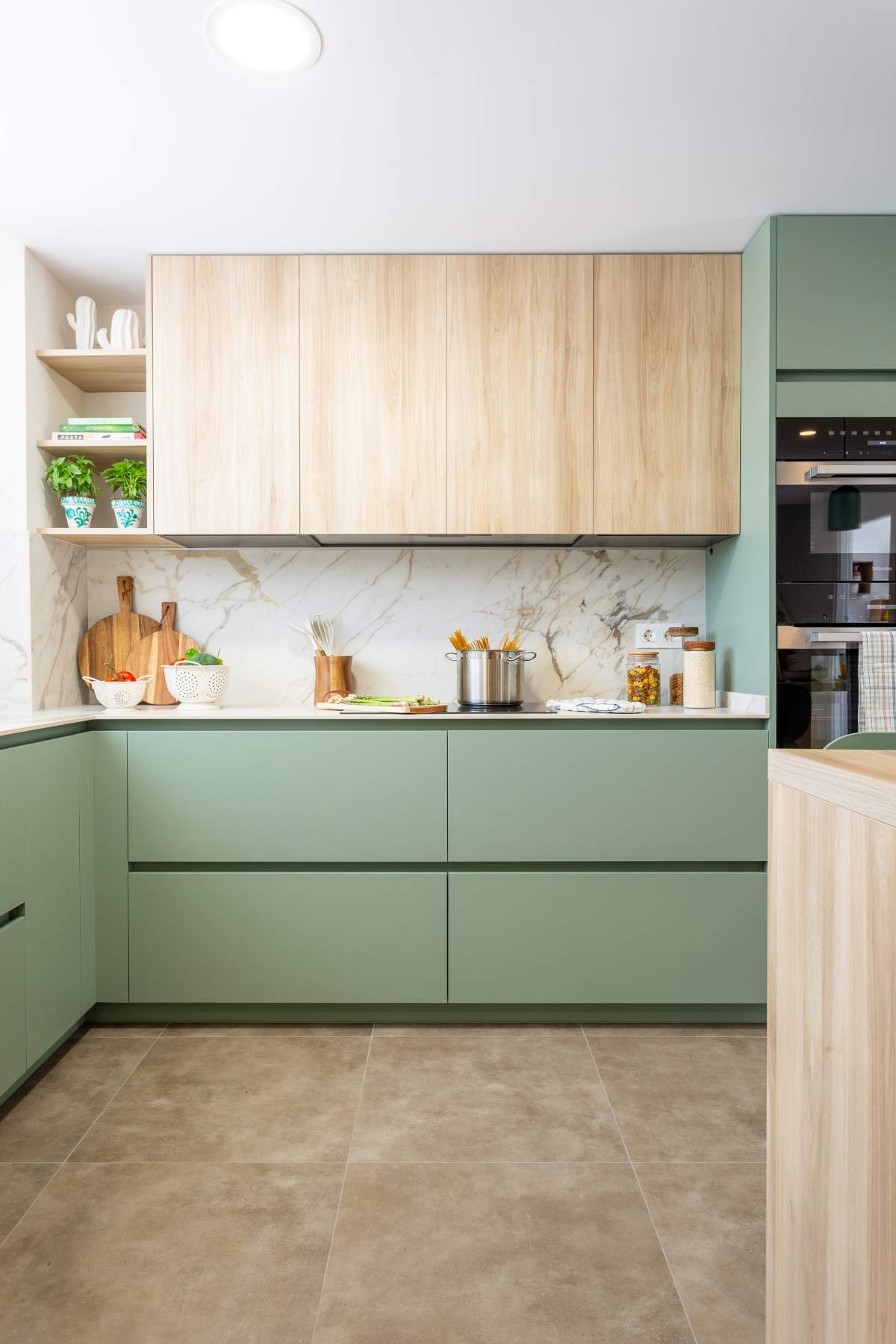Muebles de cocina verdes, en la dosis justa